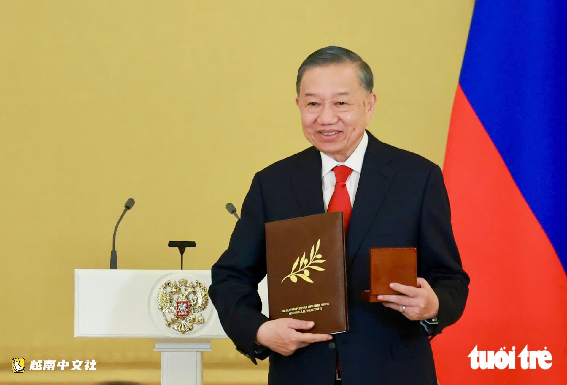 越共中央總書記、國家主席蘇林獲美國外交政策協會勳章