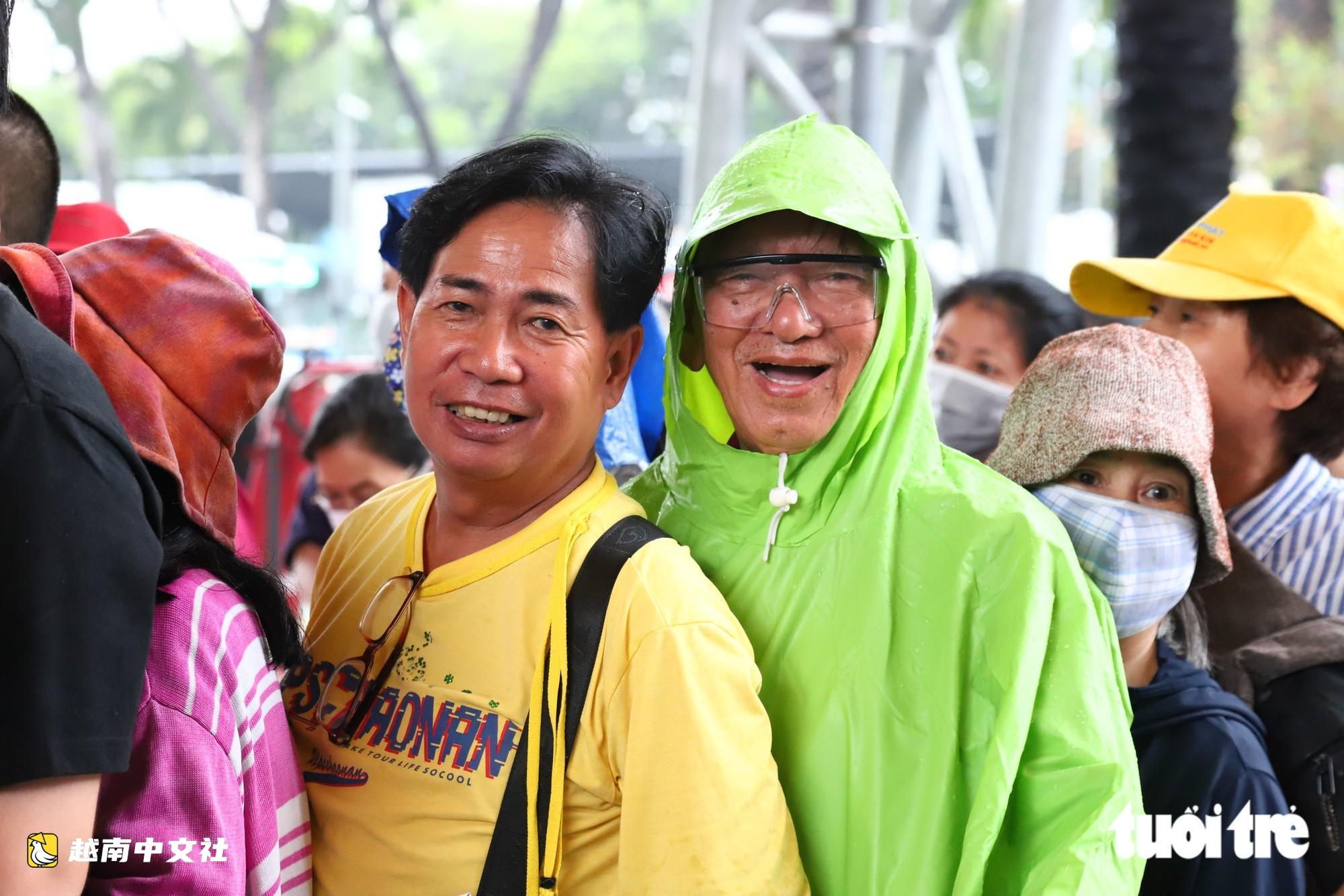 越南胡志明市民乘公交隨意參與,意外中獎