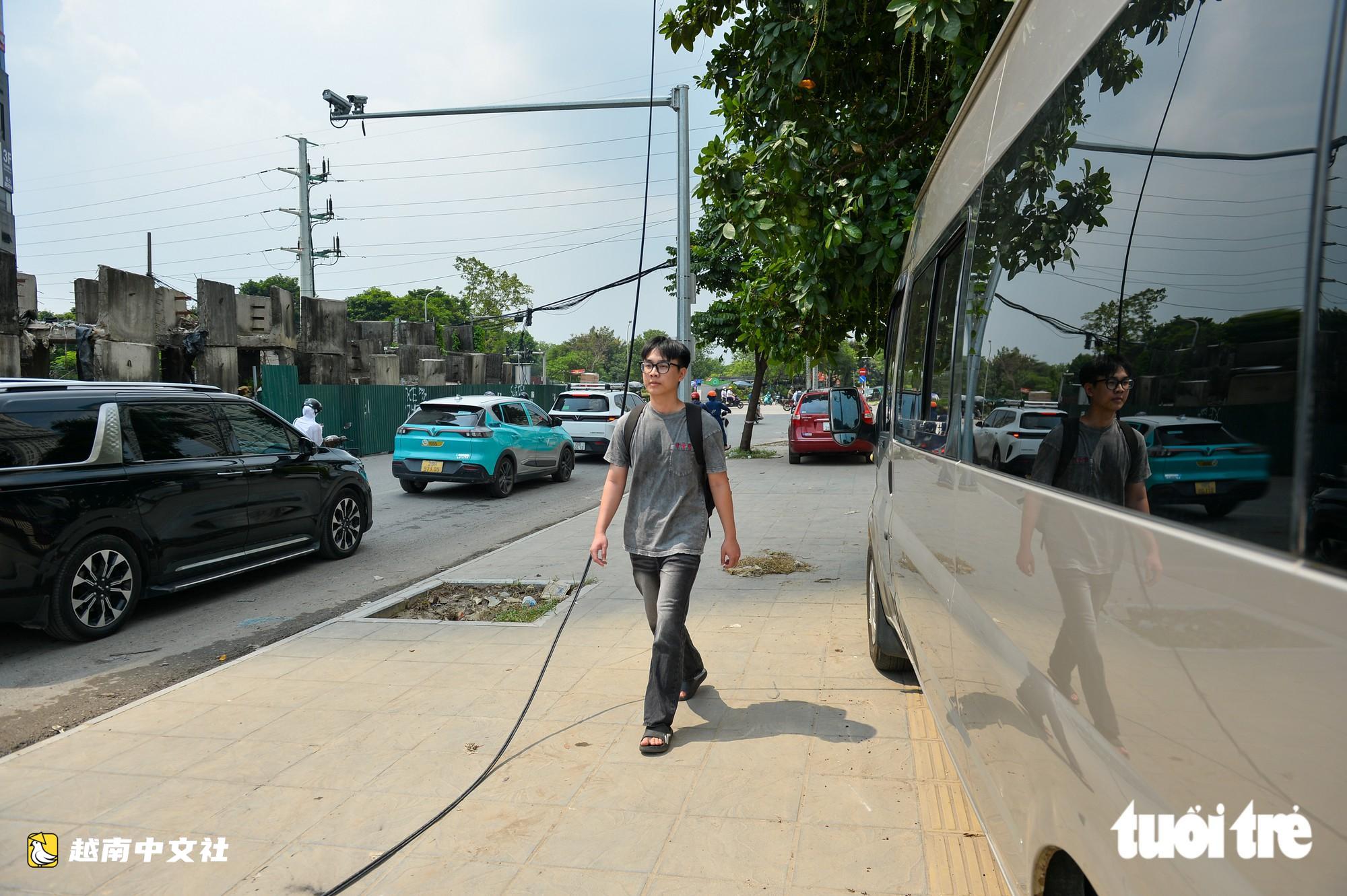 越南河內一道路施工地淪為垃圾場