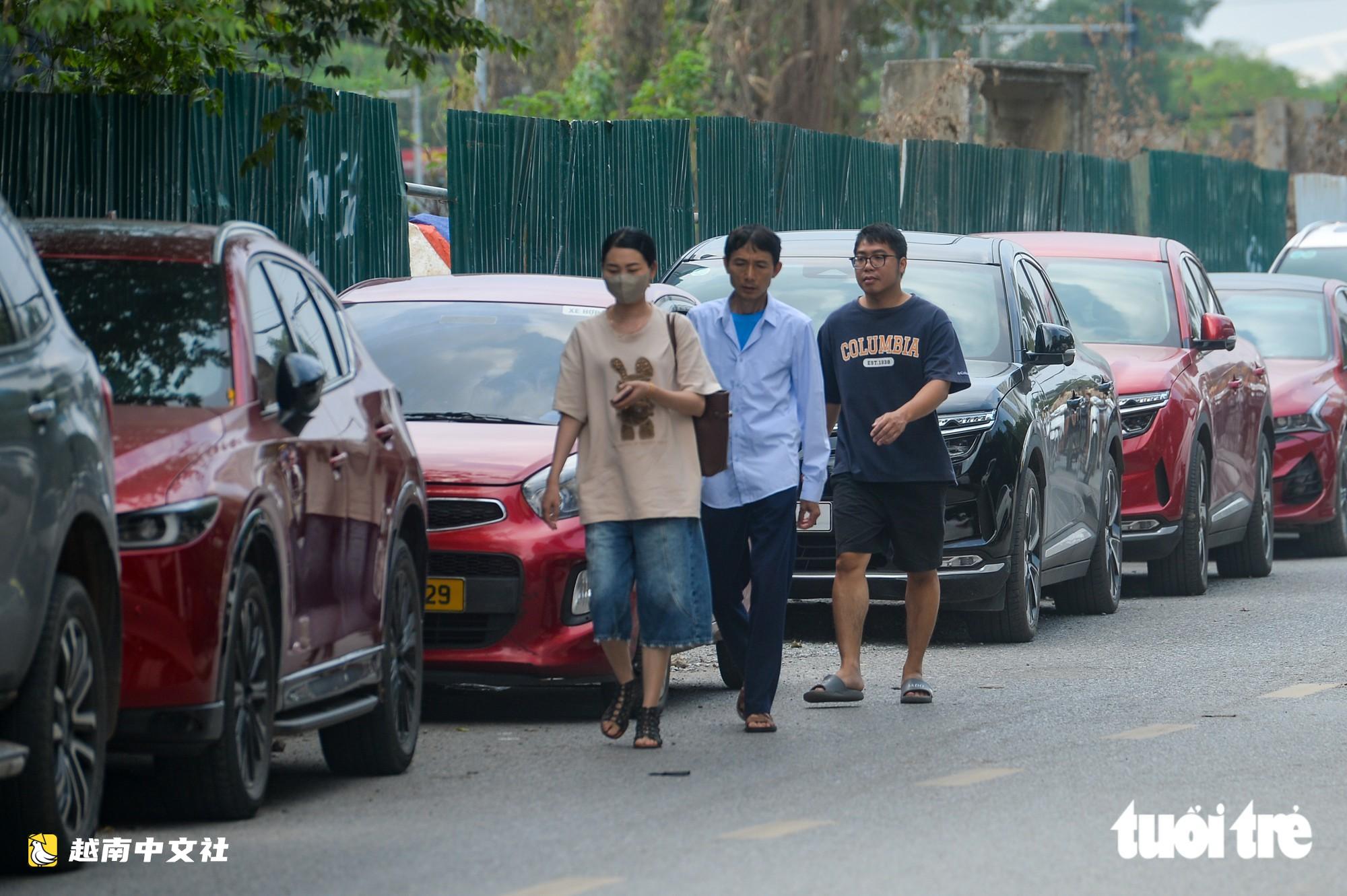 越南河內一道路施工地淪為垃圾場