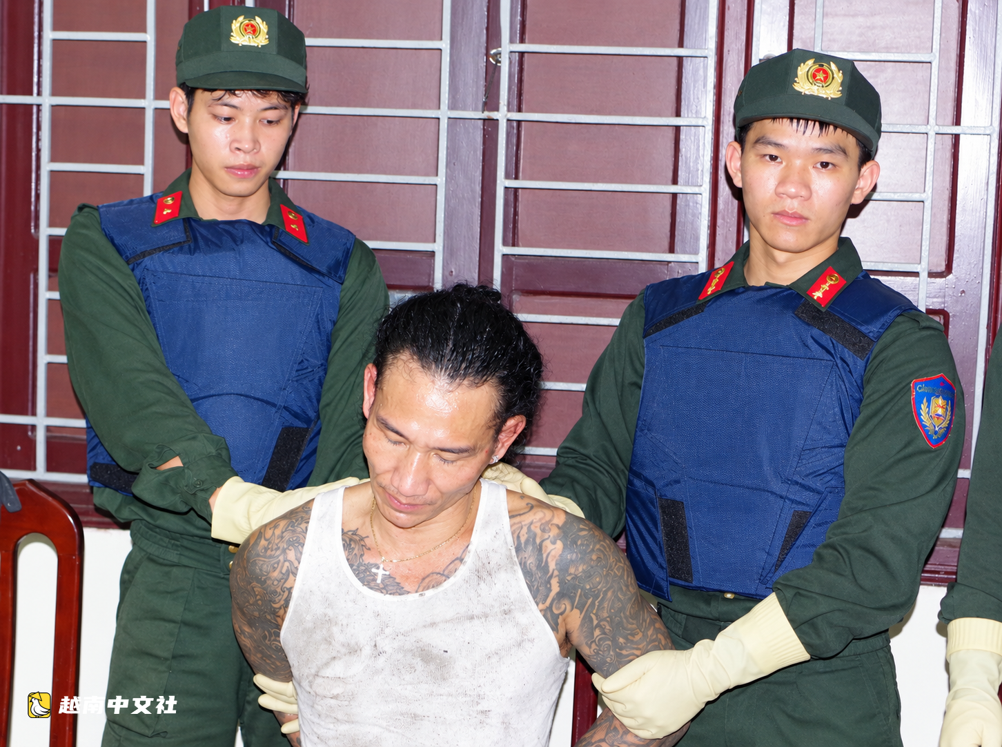 越南寧平省公安突擊嘉獎抓獲網絡“江湖人物”德共案