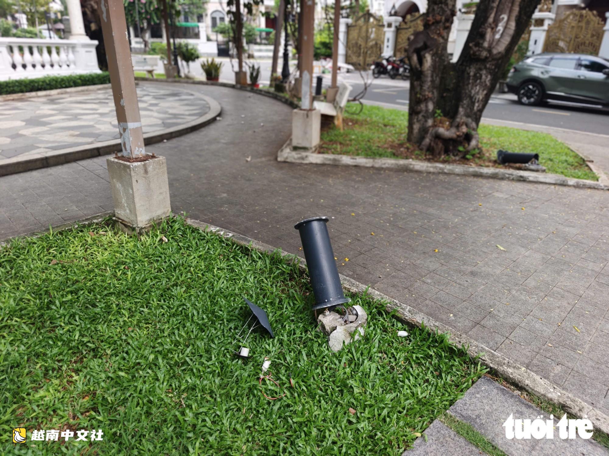 越南胡志明市安仁坊居民區內斷裂並露出電線的燈柱將更換