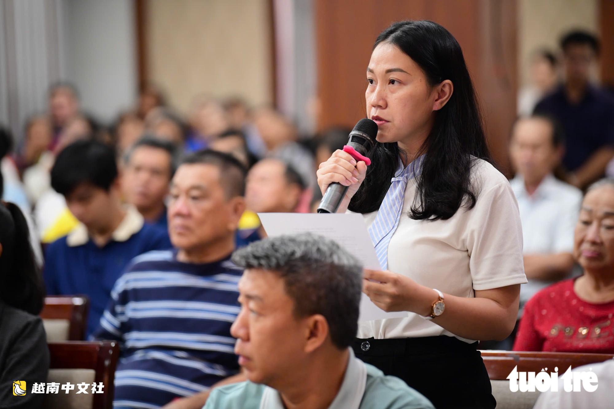 胡志明市市委書記陳流光談教科書短缺