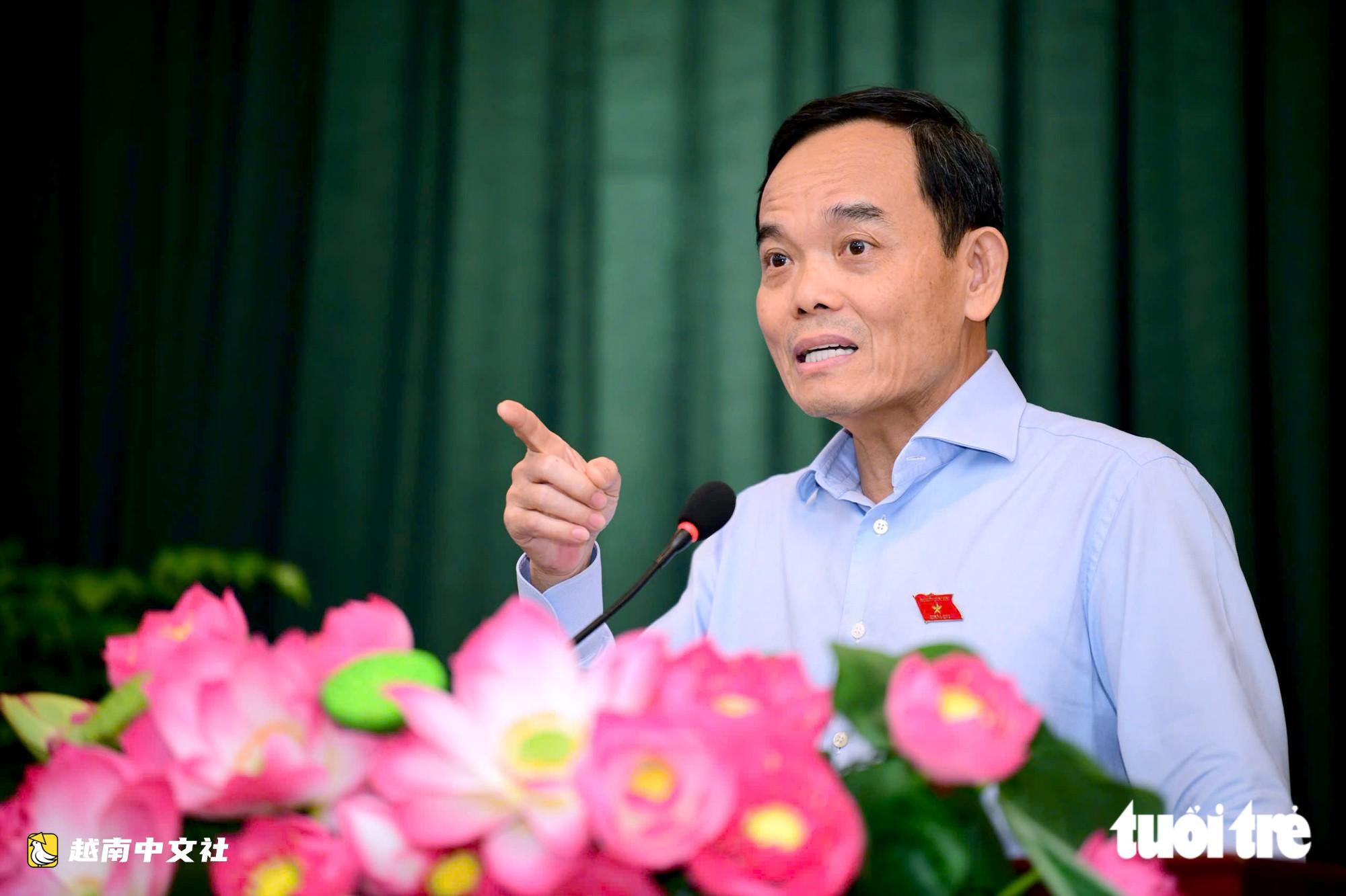 胡志明市市委書記陳流光談教科書短缺