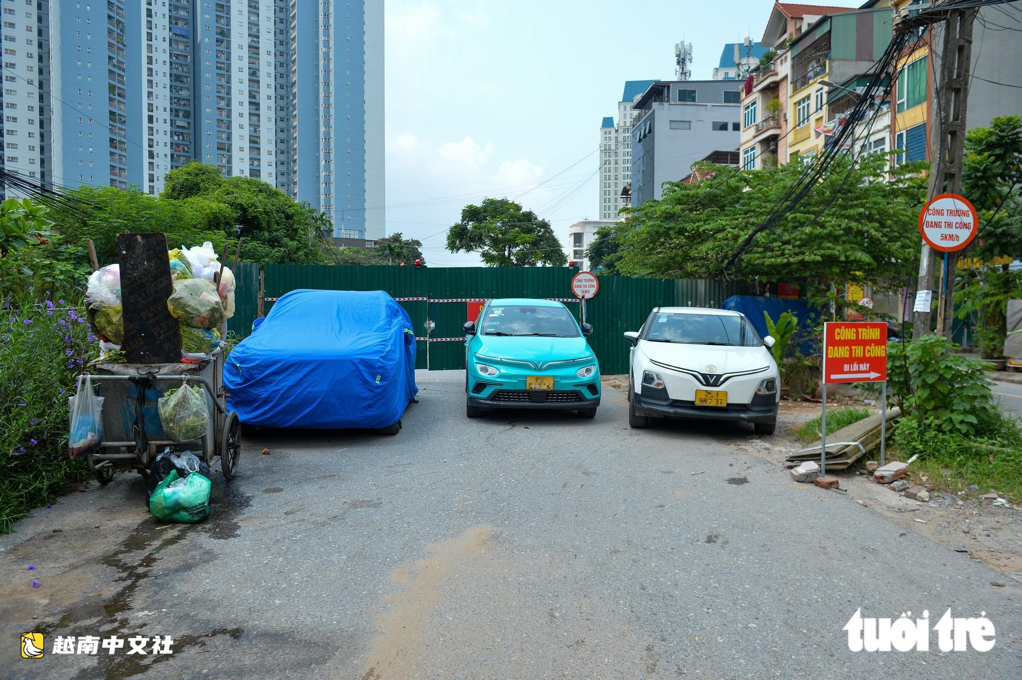 越南河內一道路施工地淪為垃圾場