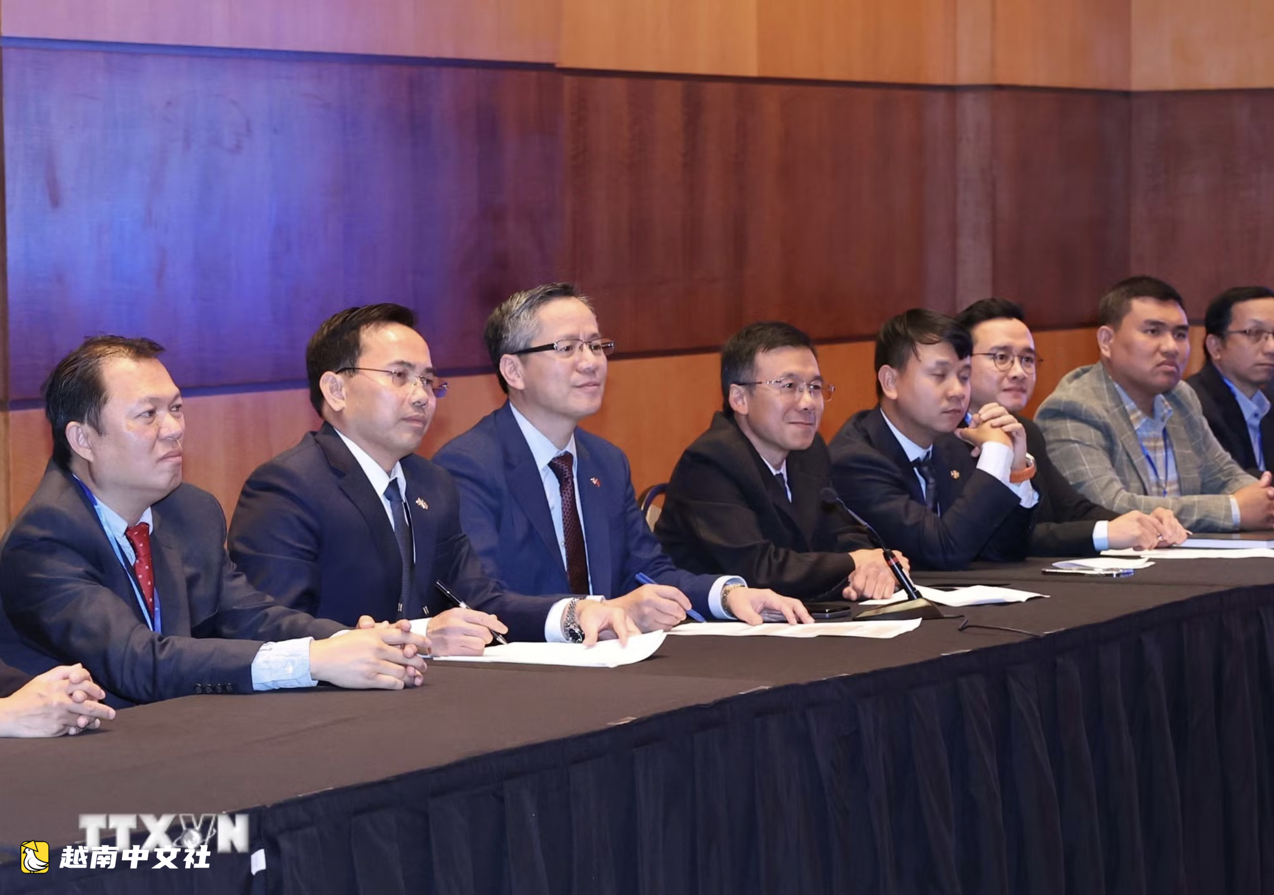 越南旅加知識分子建議設立聯合科學基金,推動稀土、半導體和AI合作