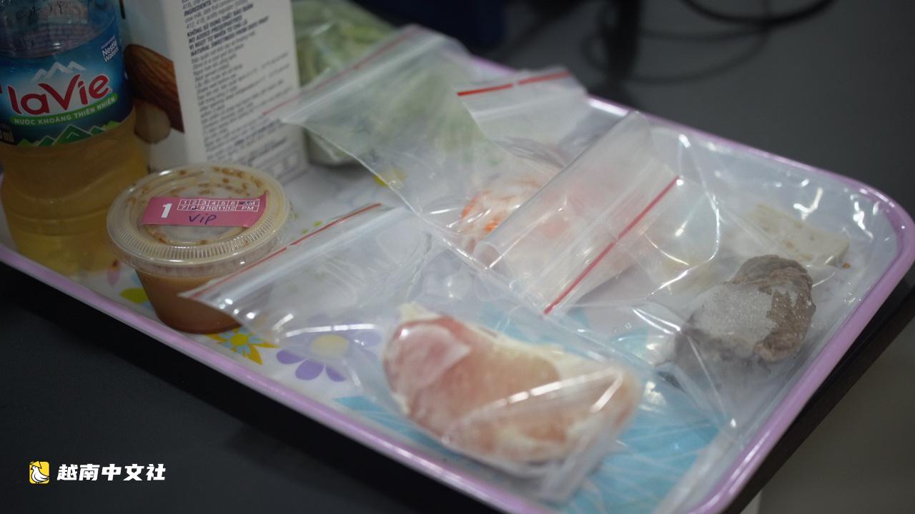 越南警衛軍官講述檢查VIP每餐飲食和飲水