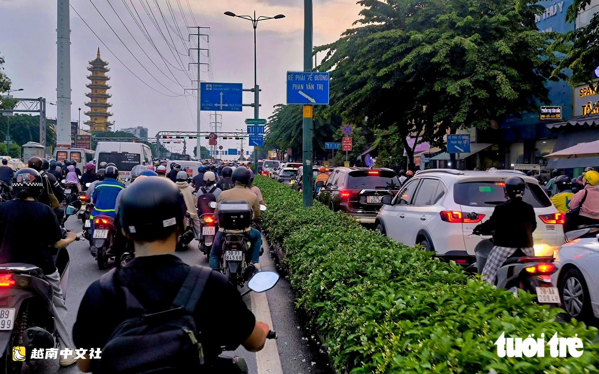 越南胡志明市:等紅燈超過5-7分鐘仍無法通過范文同—潘文治十字路口