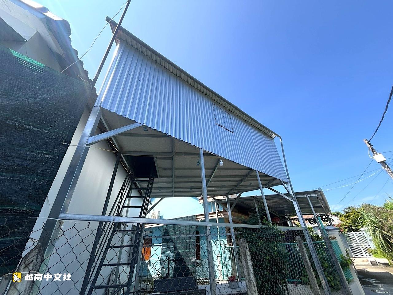 越南慶和省民眾搭建避洪閣樓,雖不寬敞卻是安全避難所