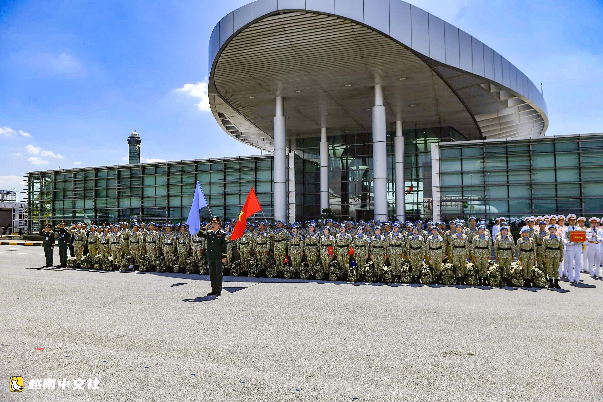 越南第4工兵隊出色完成任務返回國內