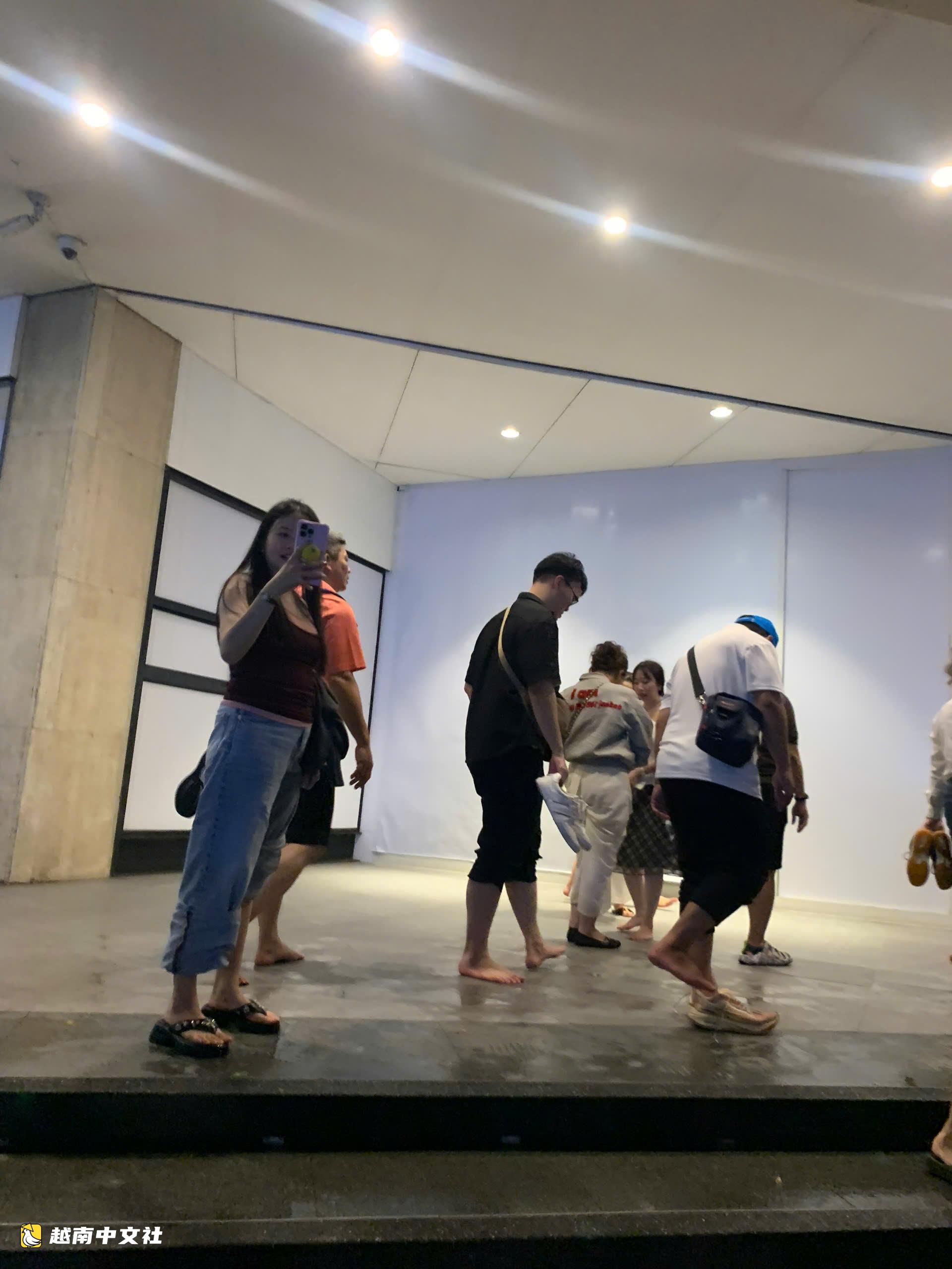 越南遊客泰國遊遭遇大洪災:取消景點、車輛拋錨遍地