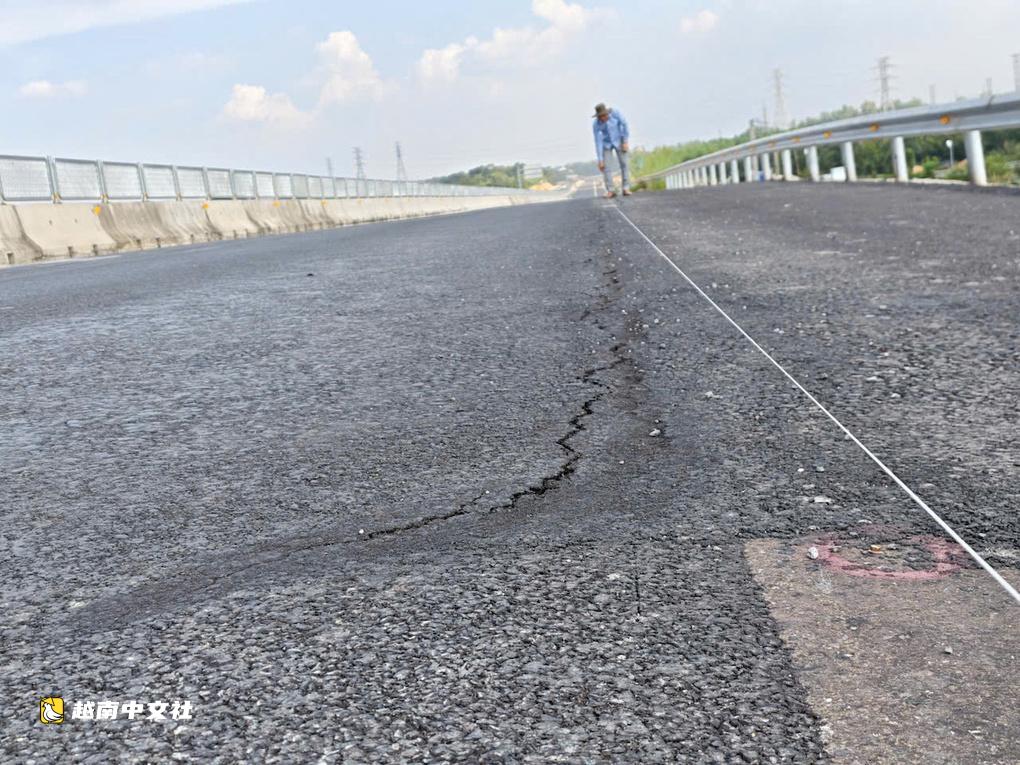 越南邊和—頭頓高速公路出現裂縫