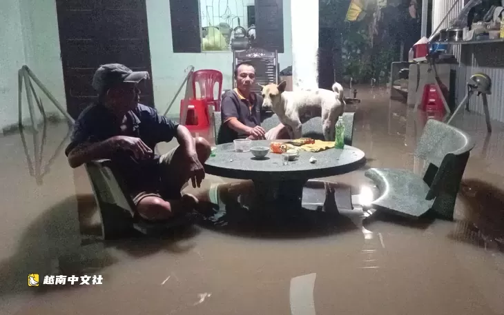 胡志明市下午大雨,半夜還將繼續嘩嘩下個不停?