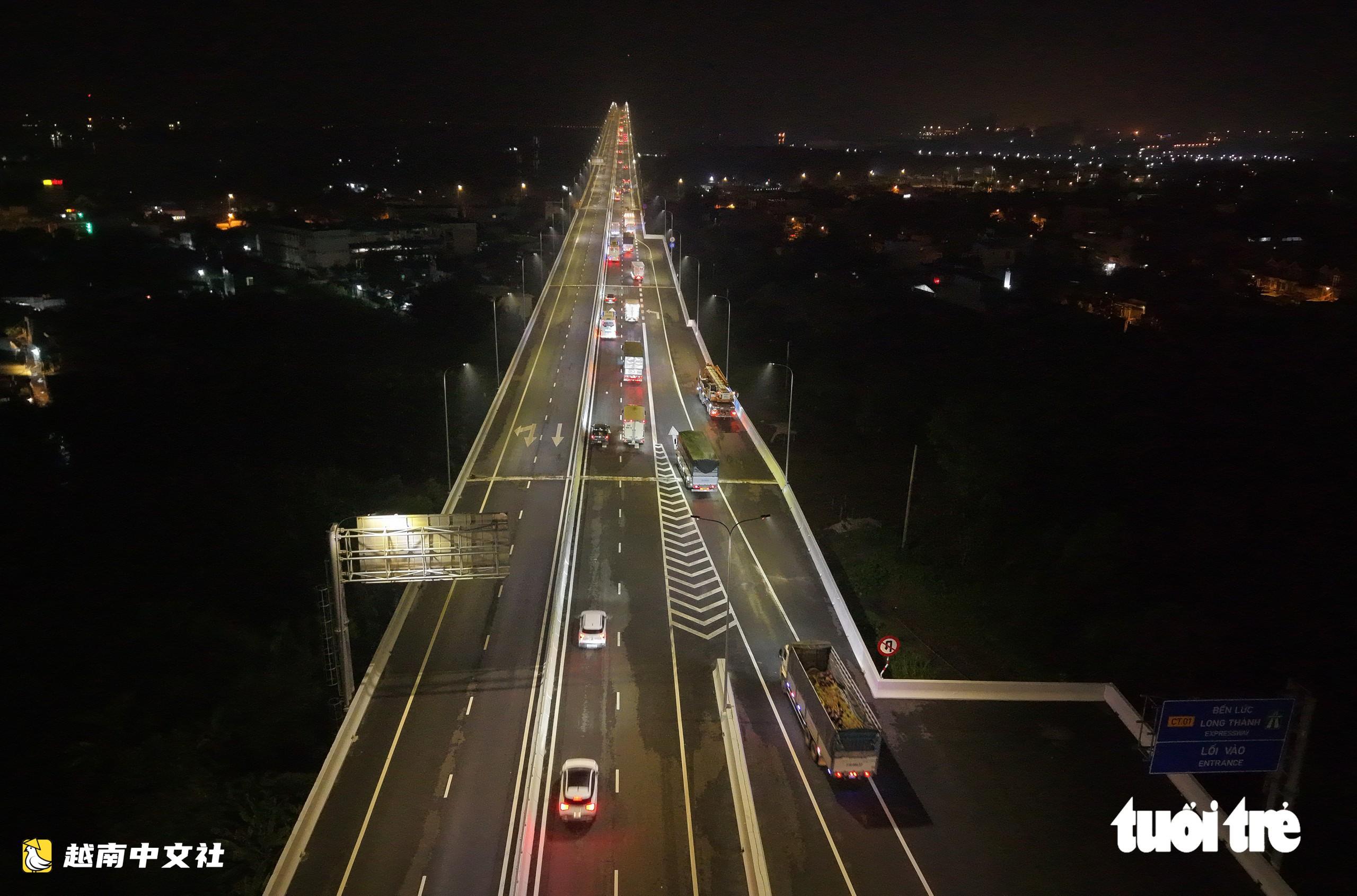 越南邊瀝—龍城高速公路通車:記錄歷史性時刻的畫面