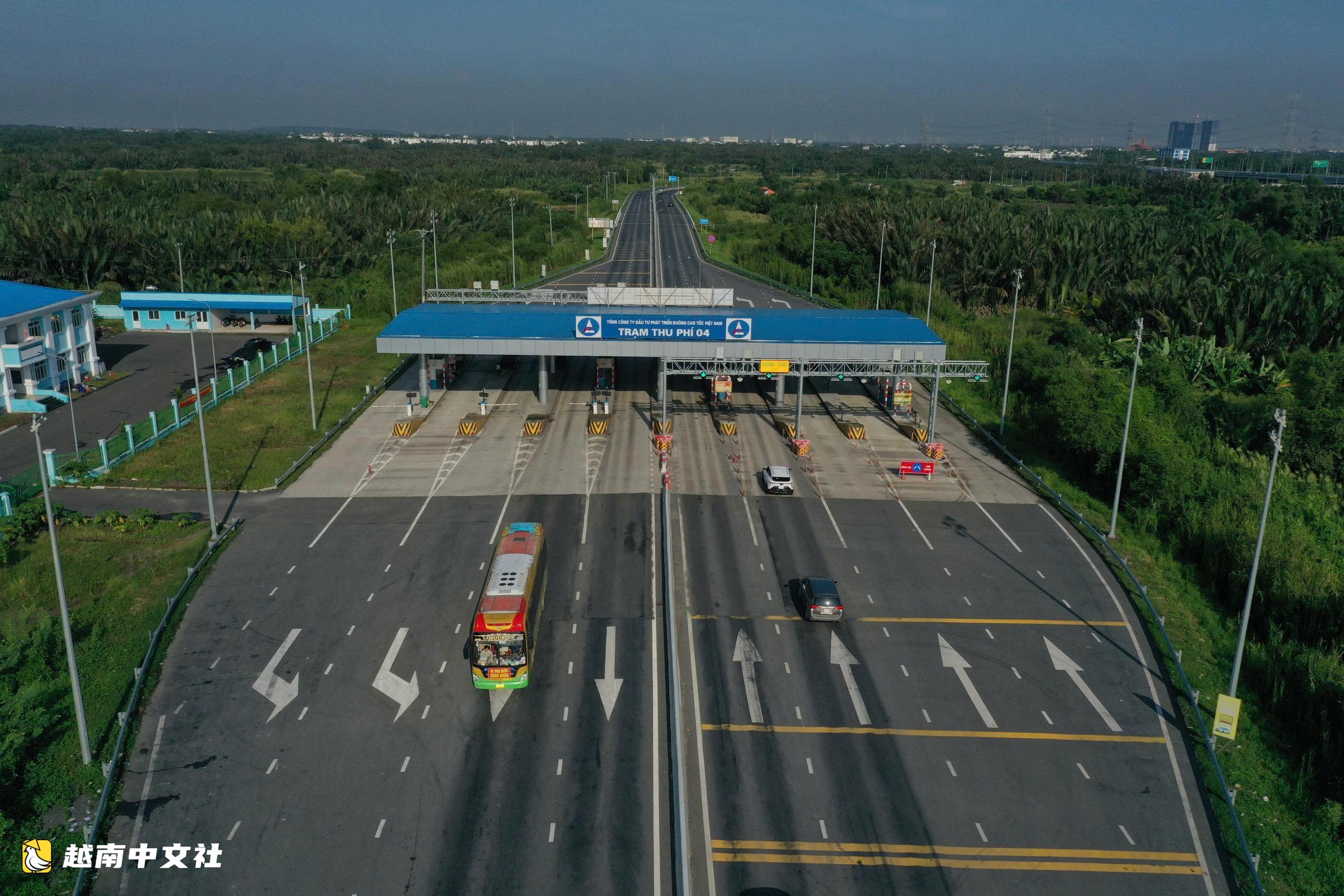 越南隨車體驗連接東西部的邊瀝-隆城高速公路