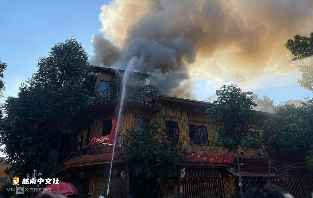 河內市中心一家餐廳發生火災