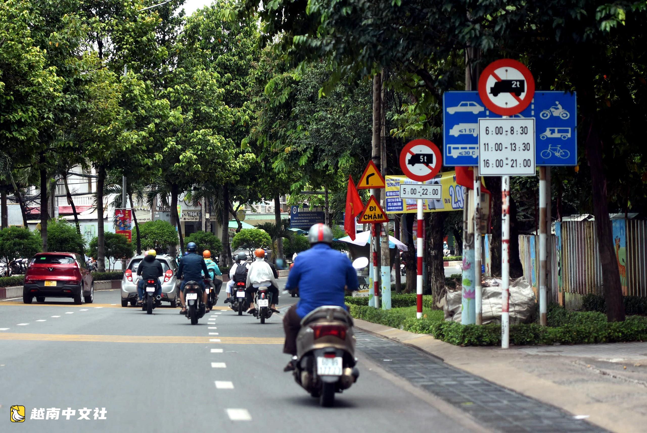 越南同奈省‘從早到晚’禁行卡車事件:司機請注意10月2日起的新車道劃分
