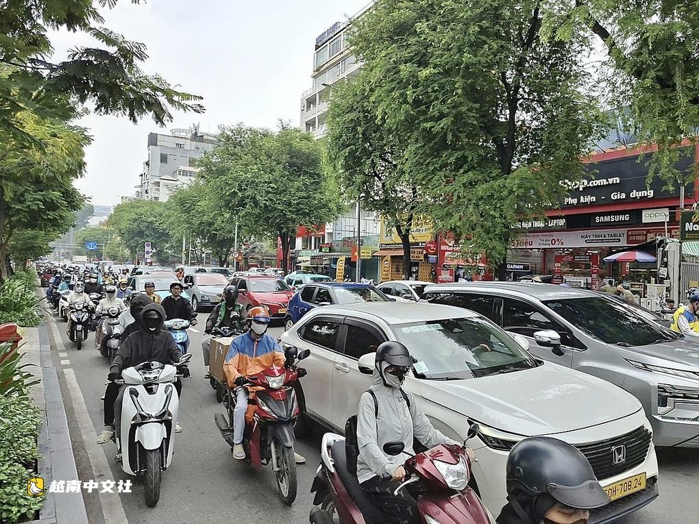越南胡志明市兩條市中心道路自10月10日起改為單行道以修建地鐵