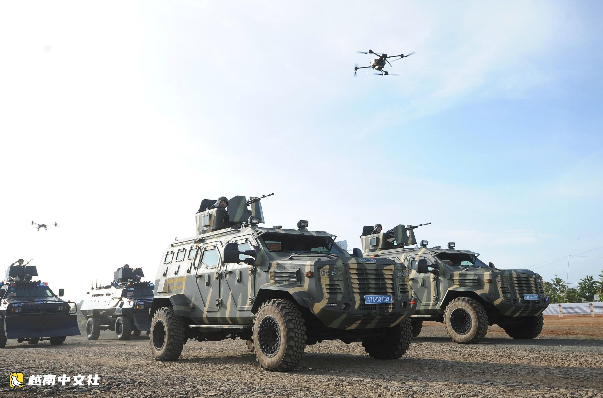 越南軍隊與公安力量聯合舉行反恐、防暴演習