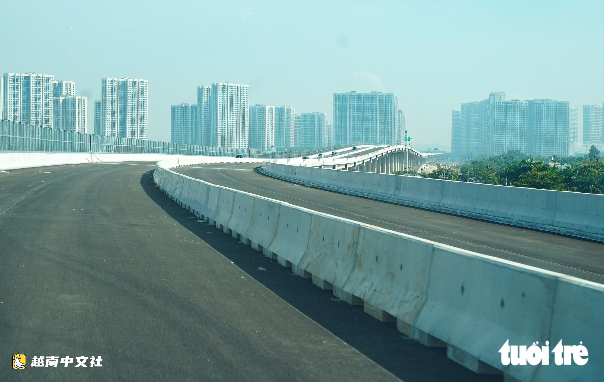 越南胡志明市人民委員會副主席黃元營要求環城三號高架17公里路段11月通車