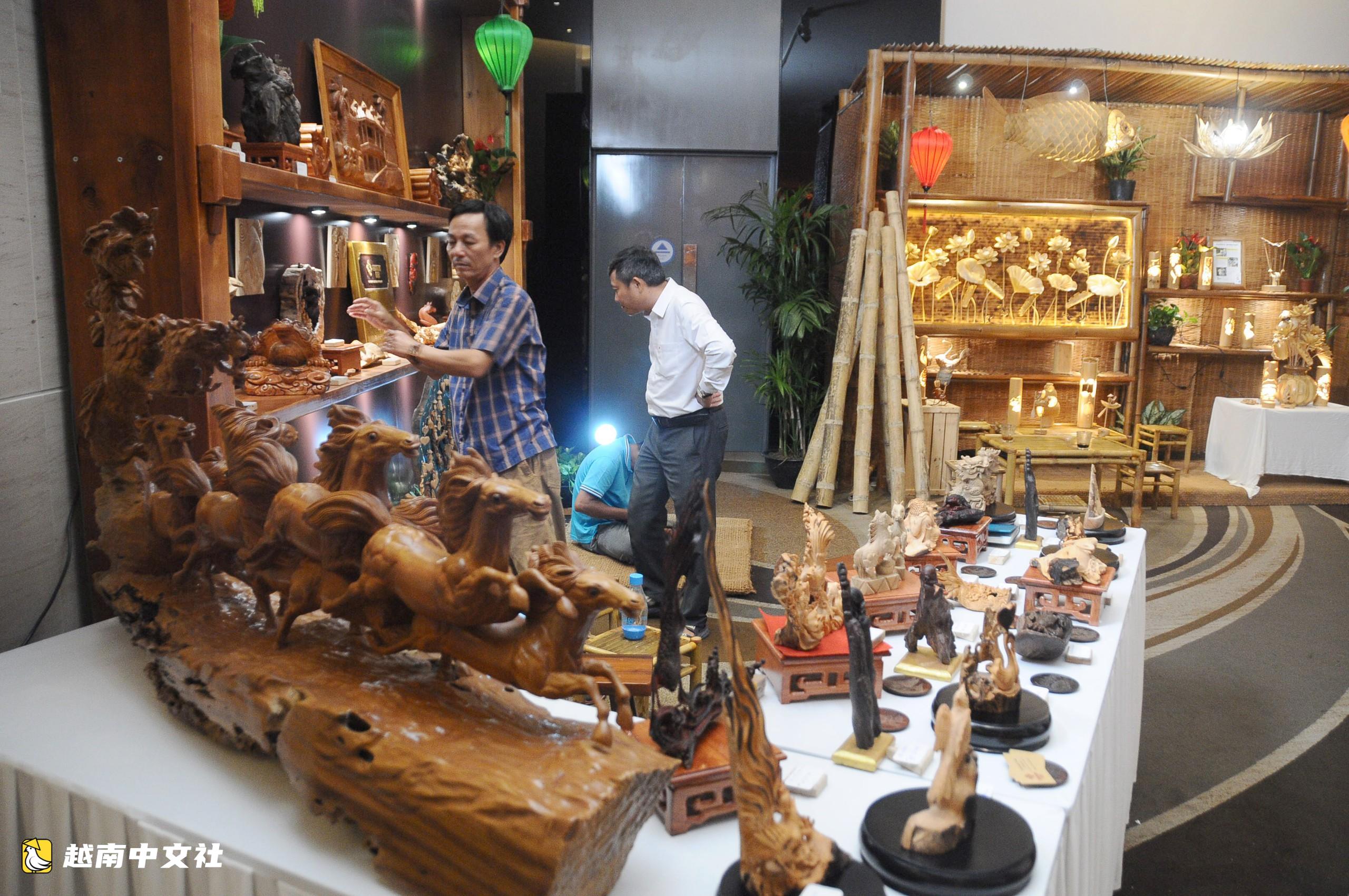 越南峴港前鄉主席開辦木工作坊，上TikTok推介500年曆史的錦鋪手工藝村