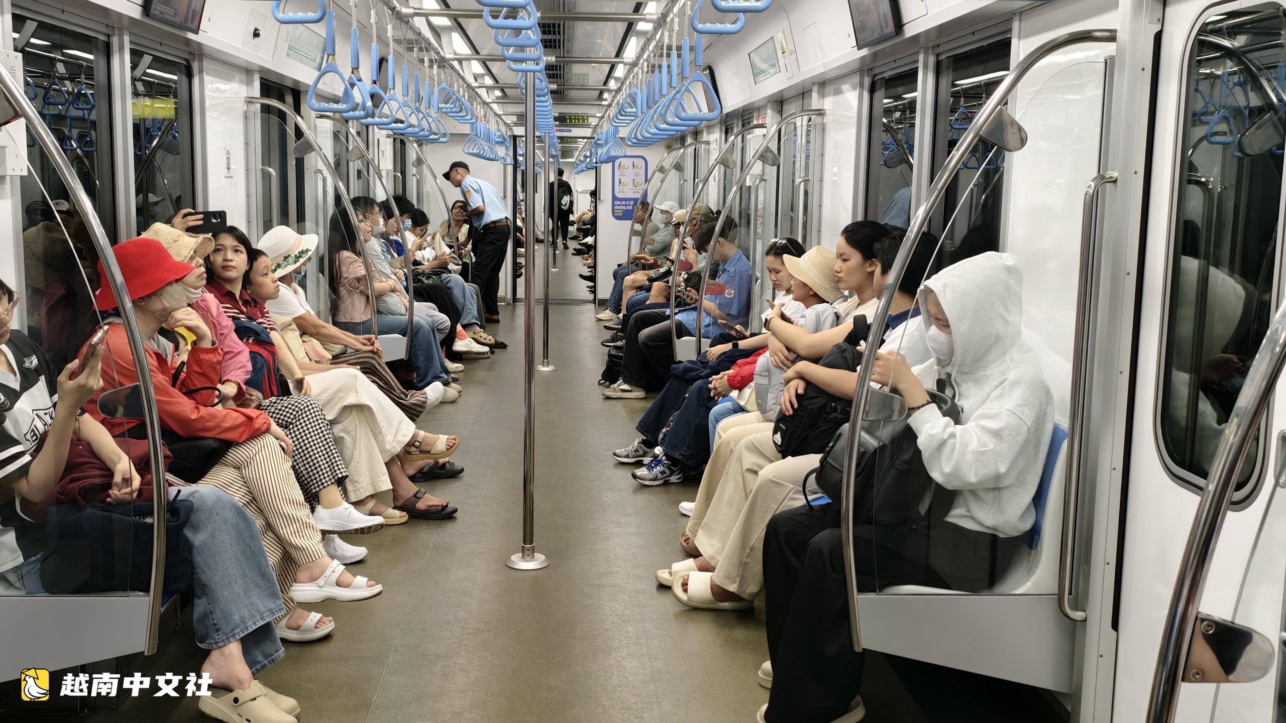越南地鐵1號線濱城站出口指示全用數字,遊客感到困惑