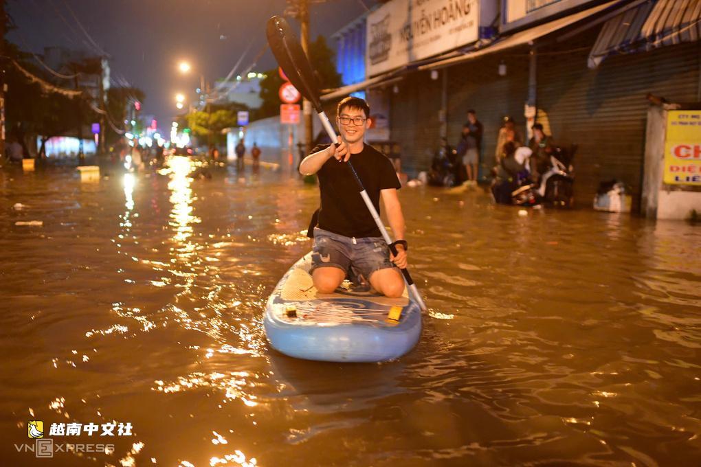 近4000道閃電在兩天大雨中擊中胡志明市
