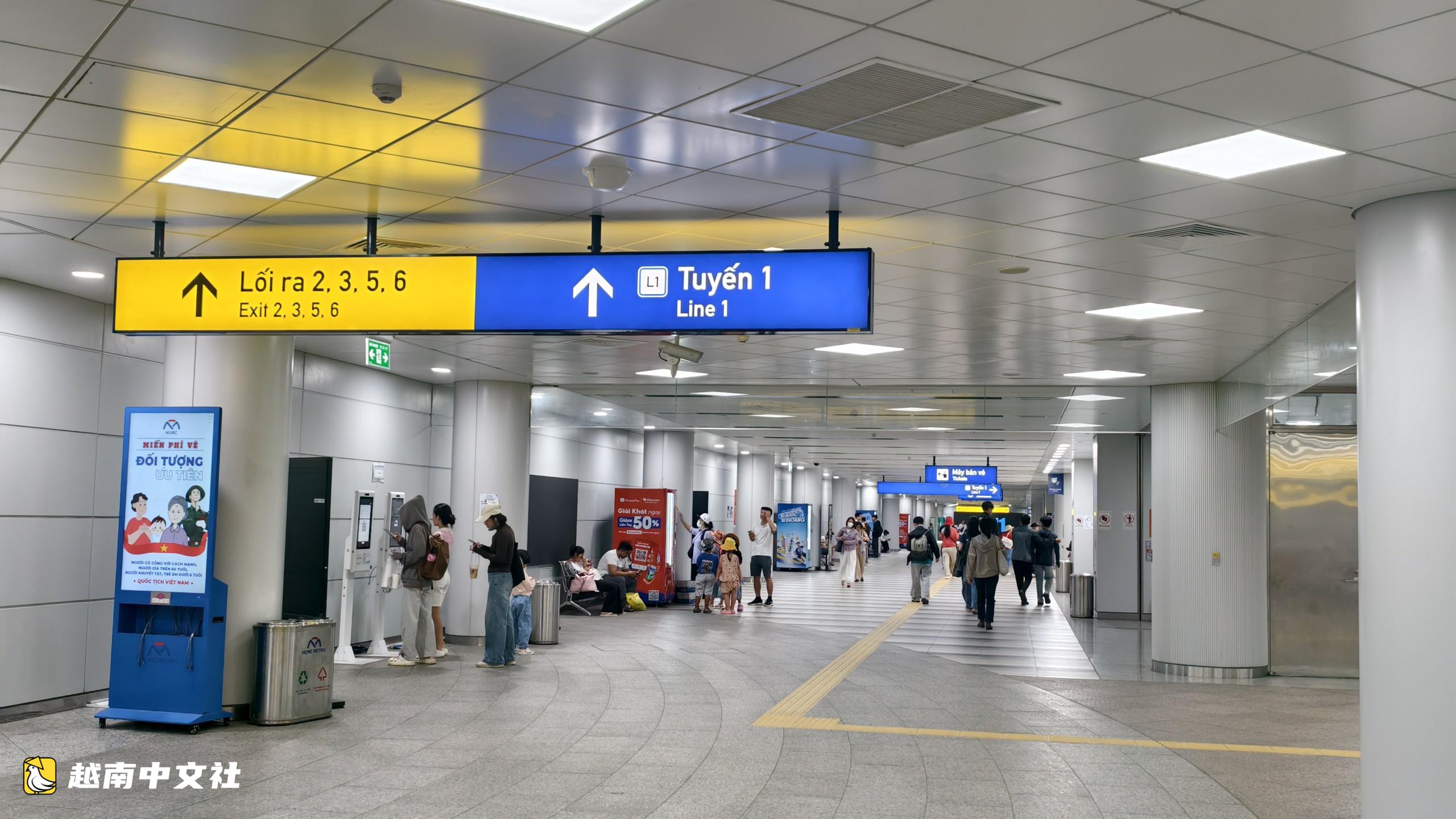 越南地鐵1號線濱城站出口指示全用數字,遊客感到困惑