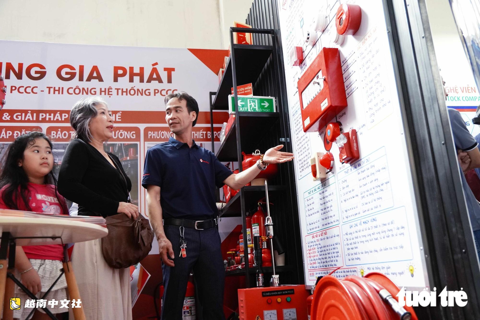 胡志明市中心門戶地區加強迷你公寓和隔間出租房消防檢查