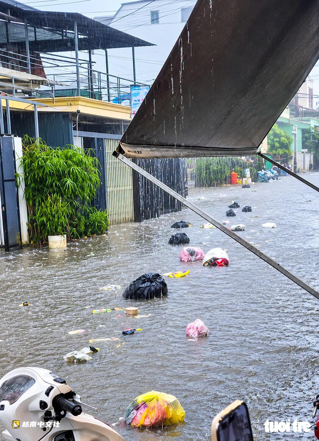 越南大叻僅30分鐘大雨,市中心局部內澇