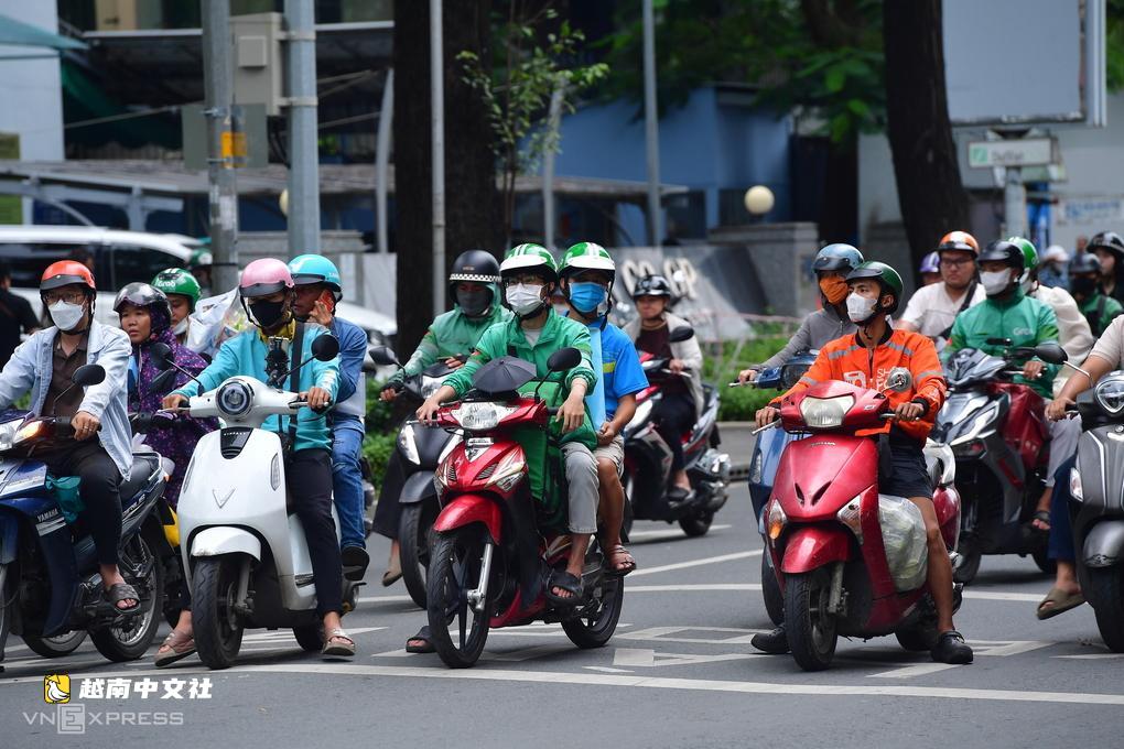 越南網約車司機遭遇事故後因“漏”社會保障網而艱難掙扎
