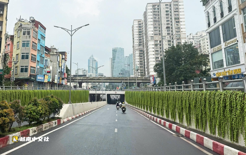 河內試點綠化橋墩與隧道