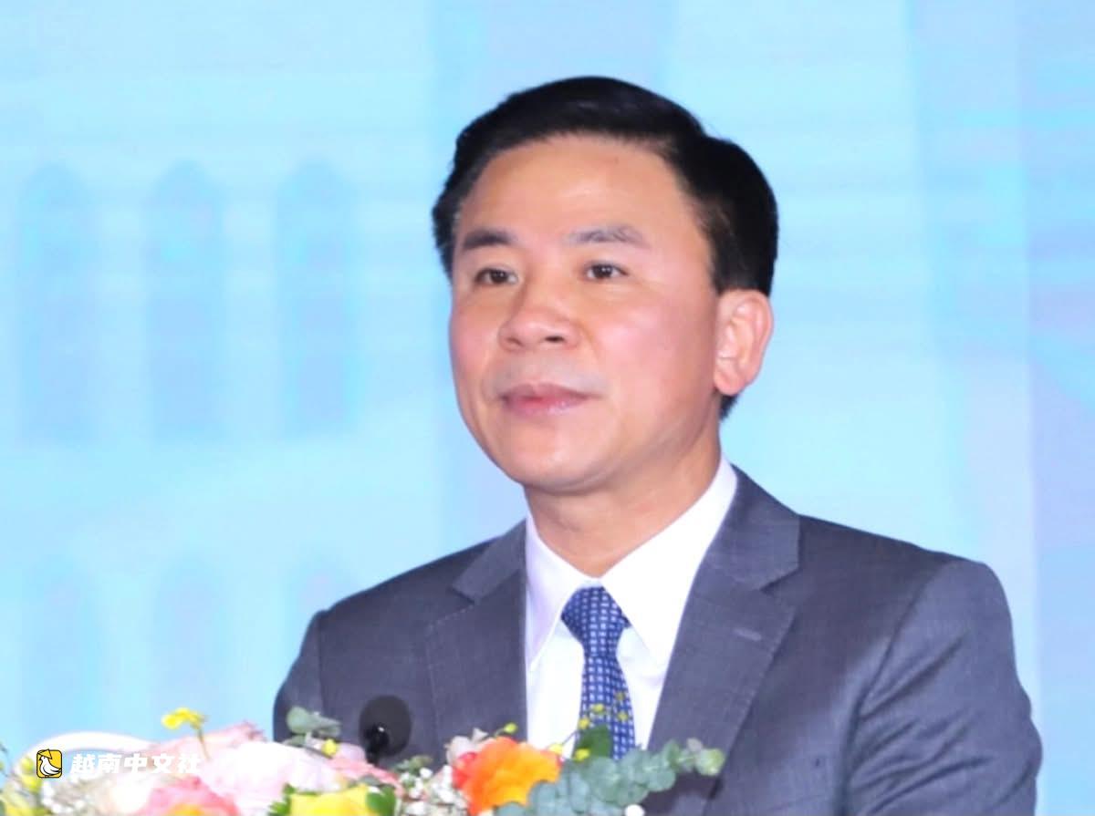 越南高進端（老闆端）向前清化省委書記送15萬美元，前省長三次收錢