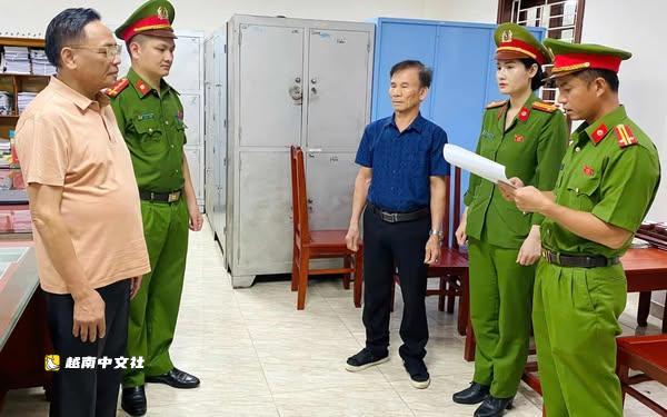 越南高進端（老闆端）向前清化省委書記送15萬美元，前省長三次收錢