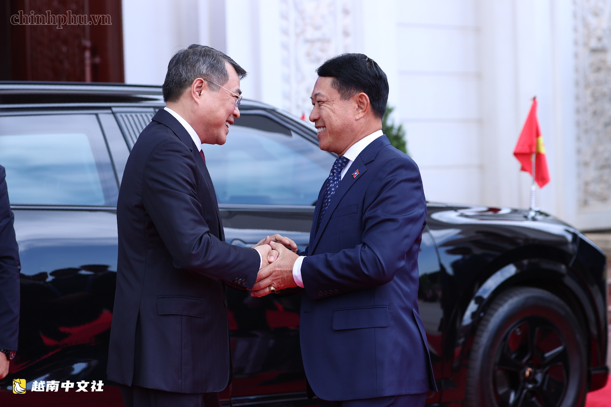 老撾隆重舉行歡迎越南總理黎明興正式訪問的儀式