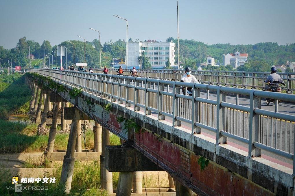 越南廣義省動工興建近2.2萬億越盾的茶曲河大橋 重現水車岸景觀