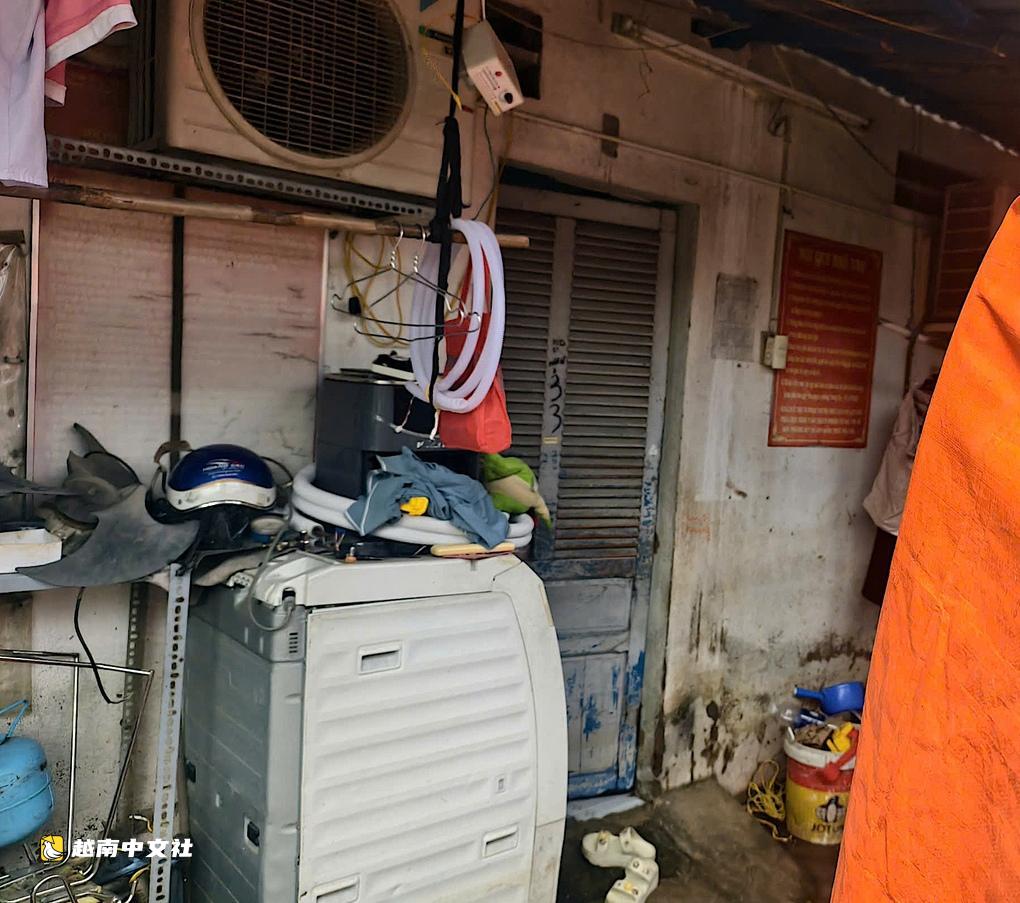 越南胡志明市一男子在清理被淹房屋時疑因觸電身亡