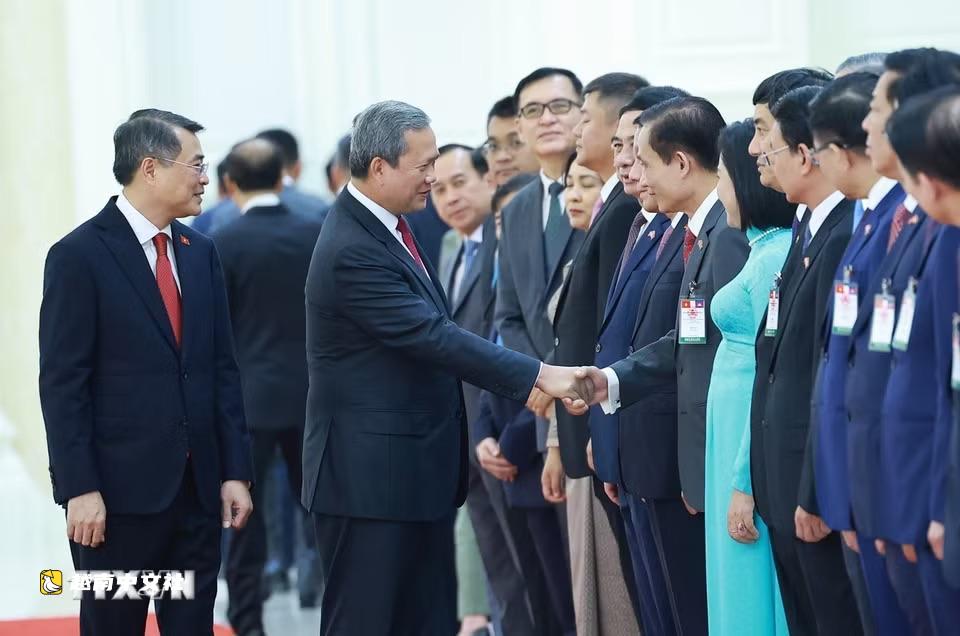 柬埔寨首相洪瑪奈主持儀式歡迎越南總理黎明興