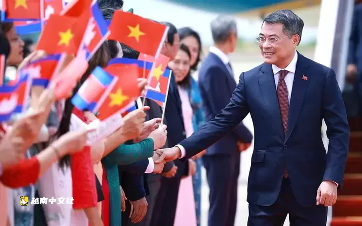 柬埔寨首相洪瑪奈主持儀式歡迎越南總理黎明興