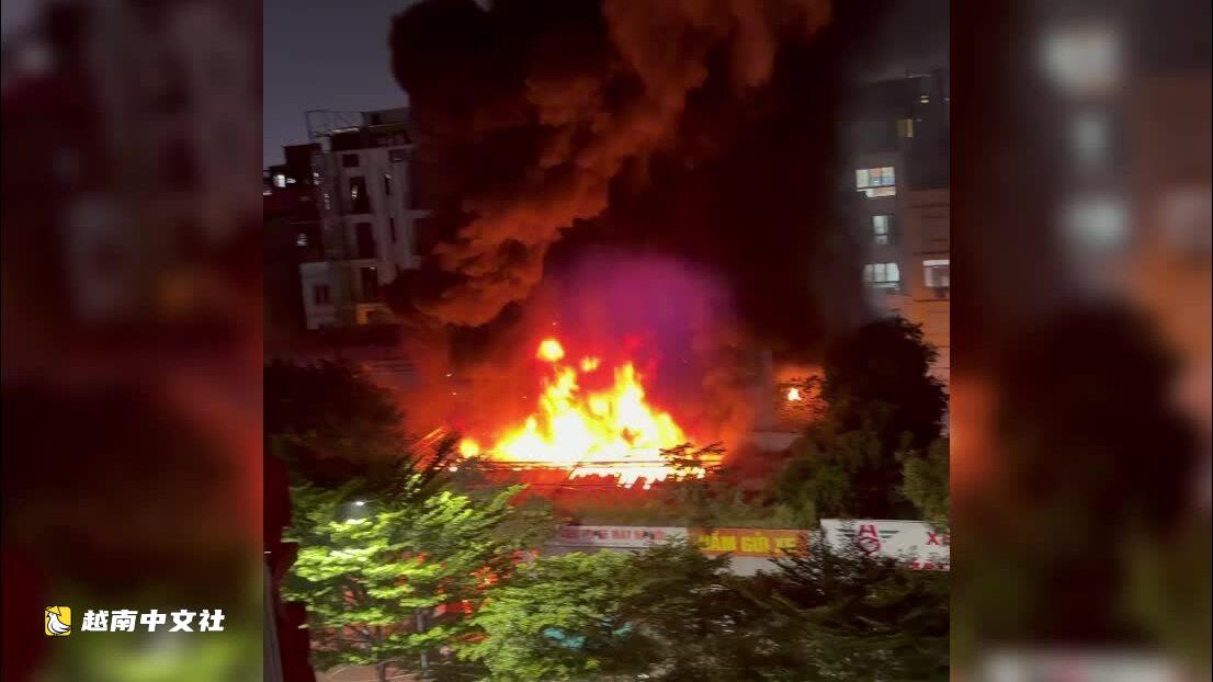 越南河內街頭摩托車店發生火災