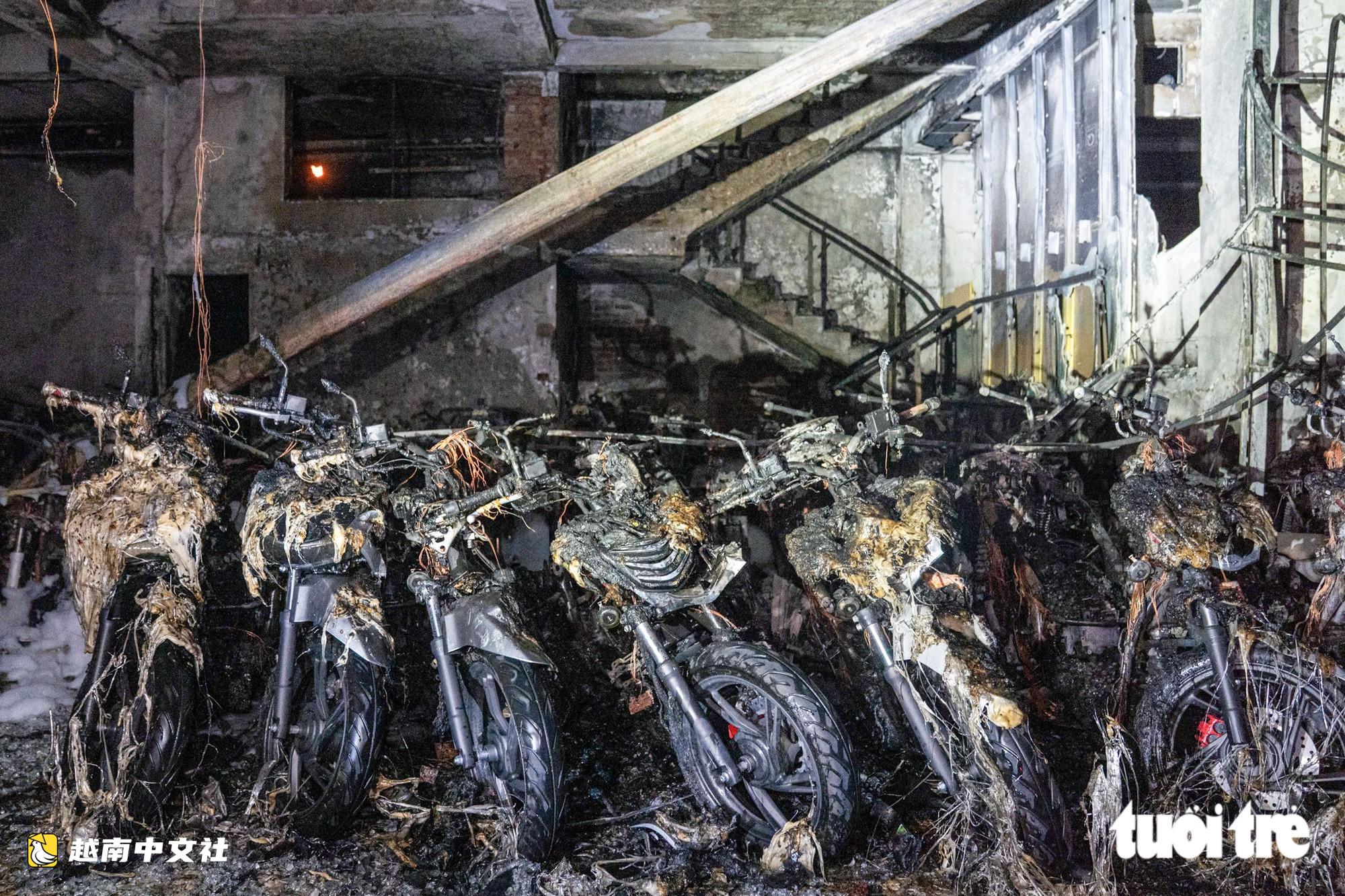 越南河內一摩托車銷售店燃起大火，數十輛SH摩托車被燒燬