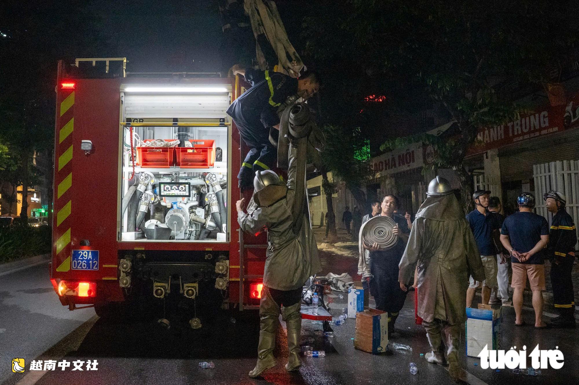 越南河內一摩托車銷售店燃起大火，數十輛SH摩托車被燒燬