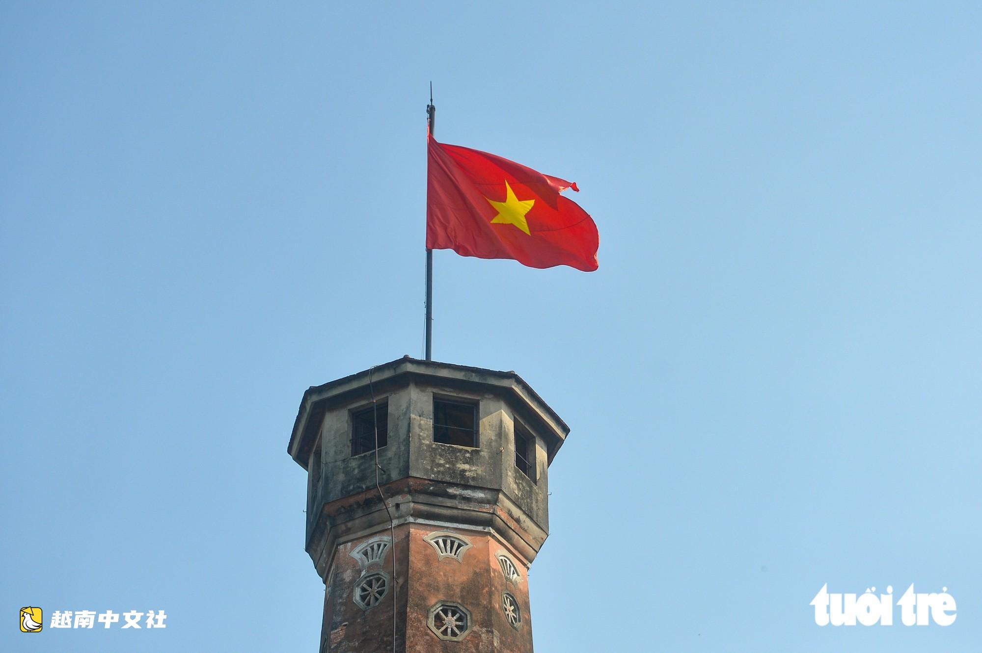 河內市民尋找美景拍照,慶祝首都解放日