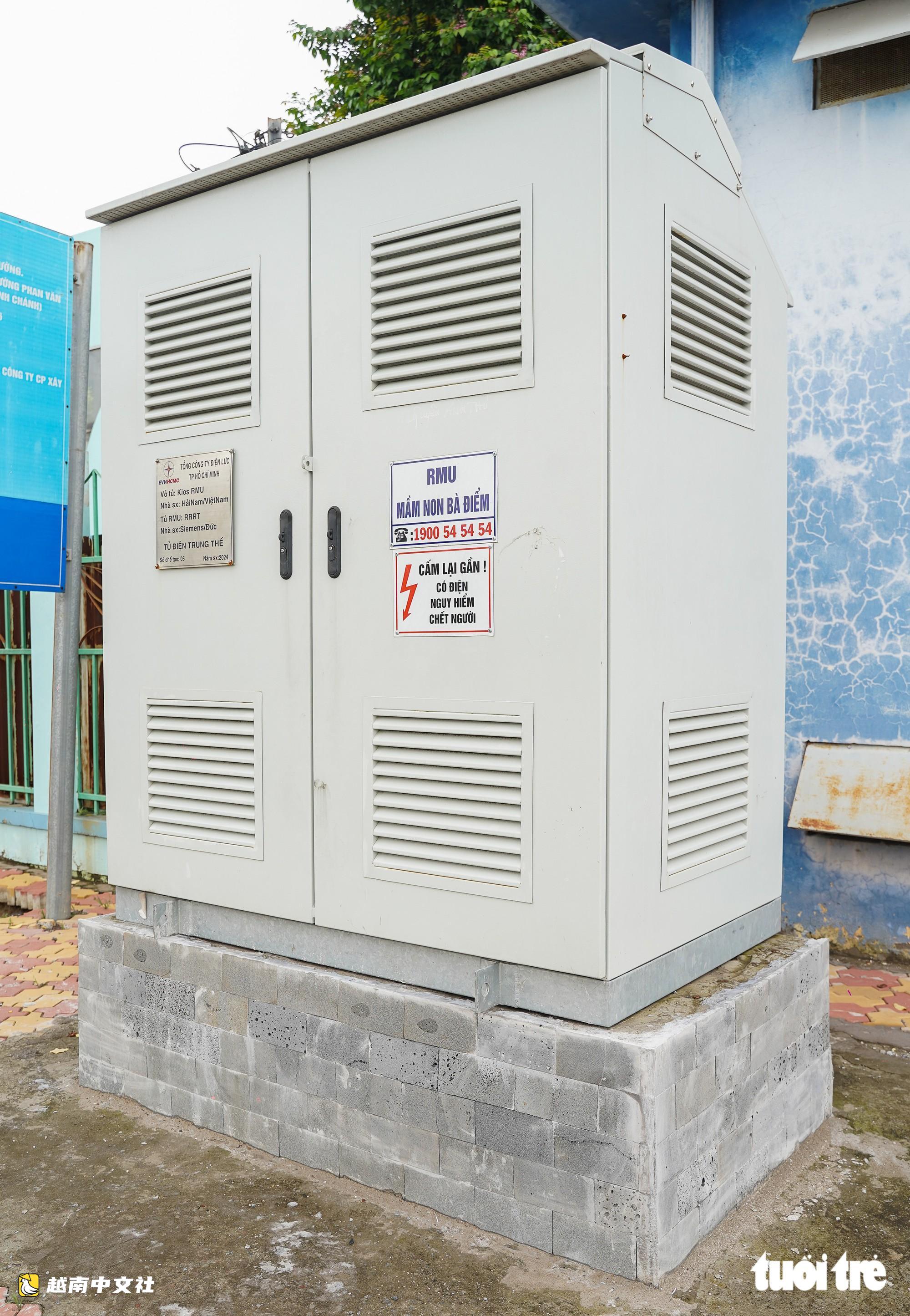越南胡志明市巴點鄉阮映守延長線居民迎來電網入地,倍感振奮