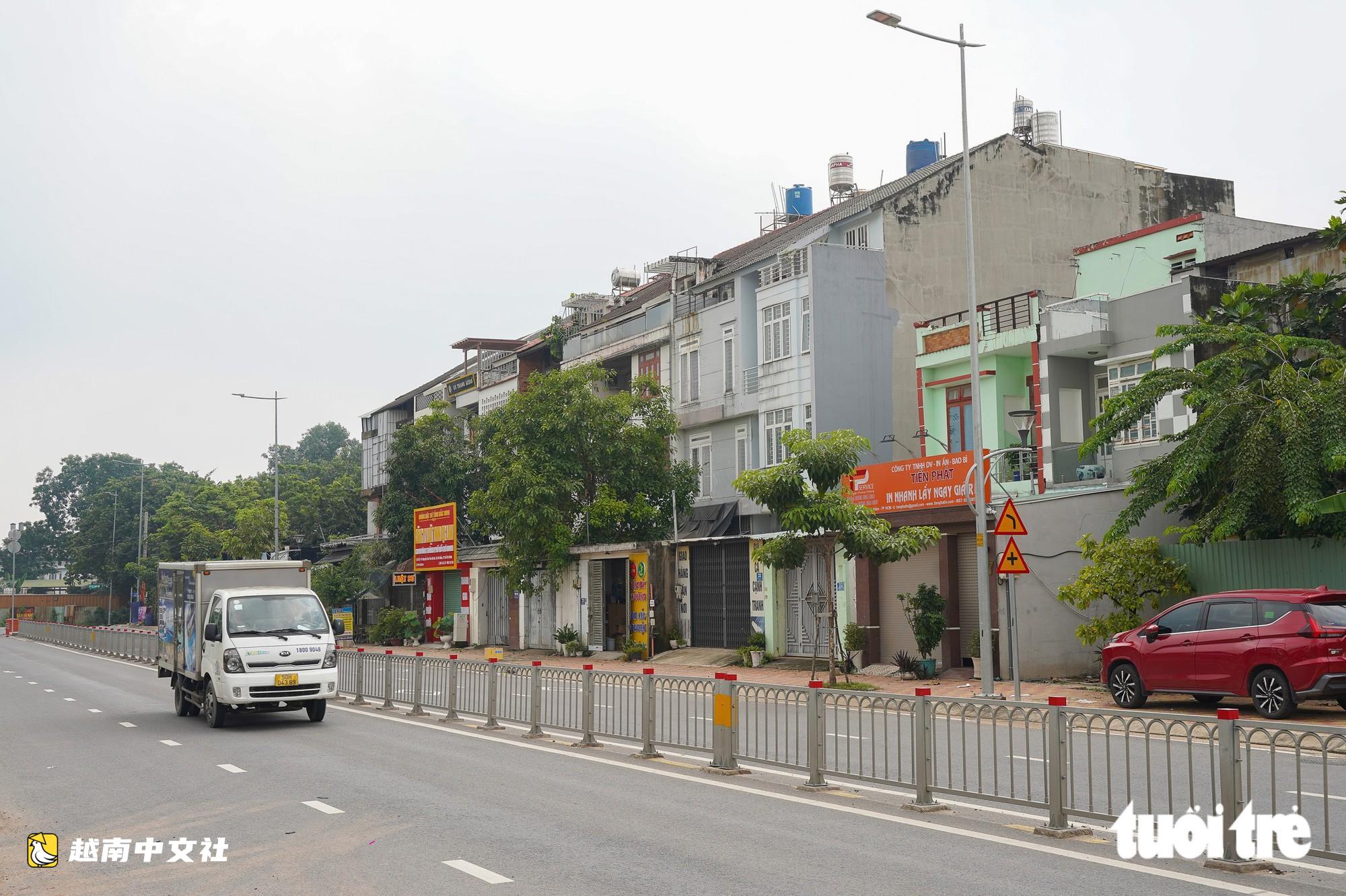 越南胡志明市巴點鄉阮映守延長線居民迎來電網入地,倍感振奮