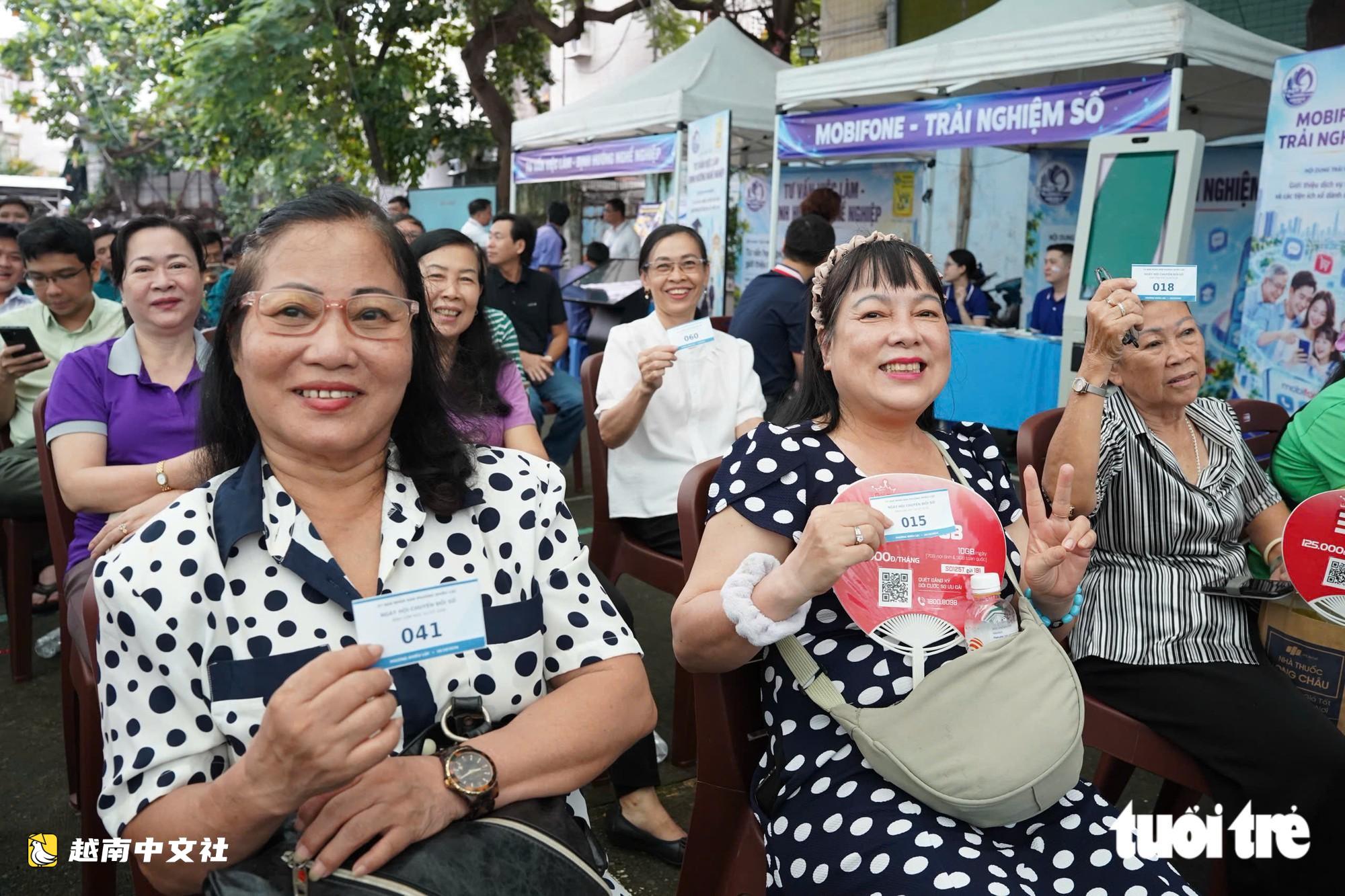 越南胡志明市饒祿坊向民眾普及AI,幫助瞭解行政手續並防範詐騙