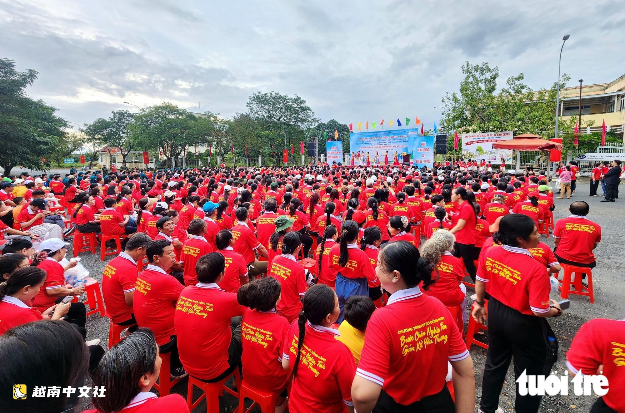 越南胡志明市平政鄉1000人參加慈善步行,募集逾10億越盾關愛民生