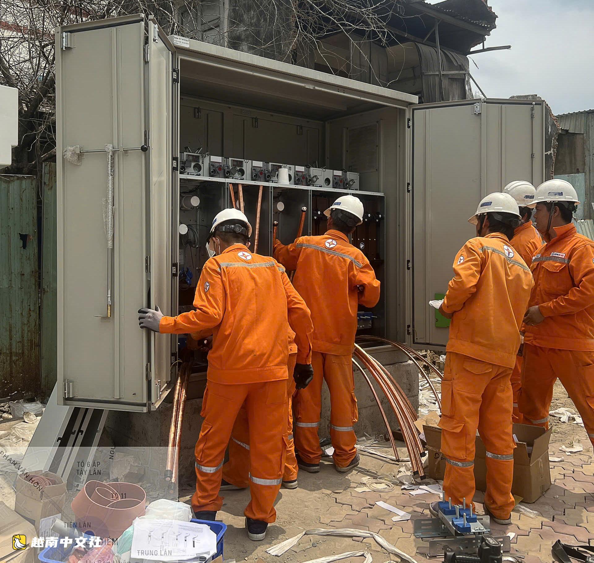 越南胡志明市巴點鄉阮映守延長線居民迎來電網入地,倍感振奮