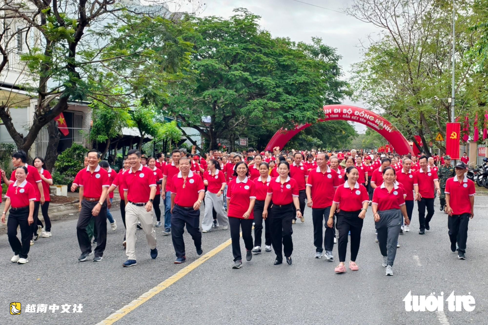 越南胡志明市平政鄉1000人參加慈善步行,募集逾10億越盾關愛民生