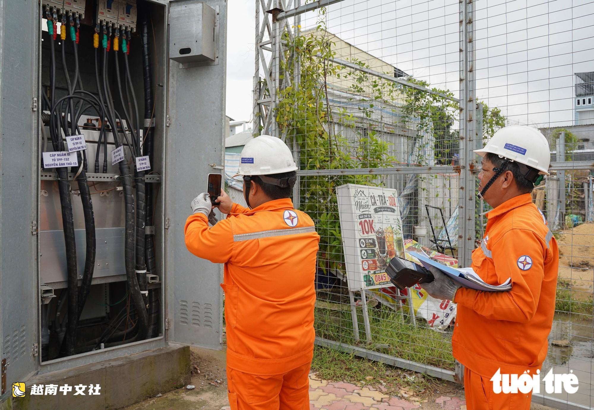 越南胡志明市巴點鄉阮映守延長線居民迎來電網入地,倍感振奮